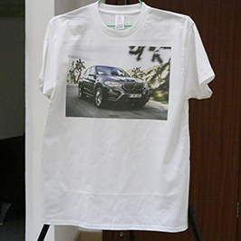 Valkoinen t-paidan tulostusnäyte A3-t-paitatulostimella WER-E2000T 2
